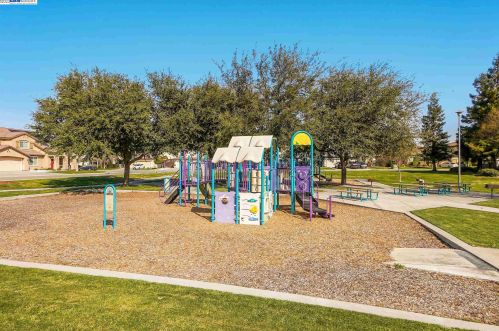 1611 Red Pheasant Ln, Manteca CA  95337 exterior