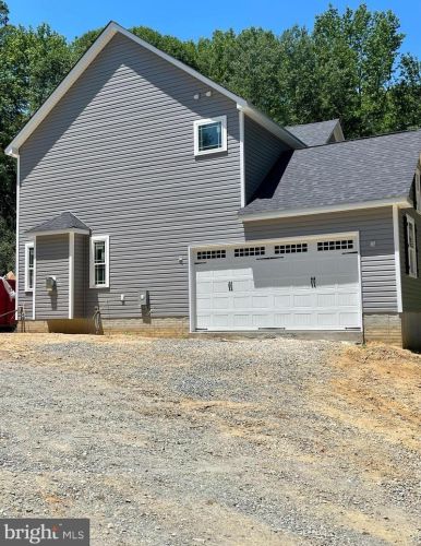 794 White Oak Rd, Fredericksburg, VA 22405-3613