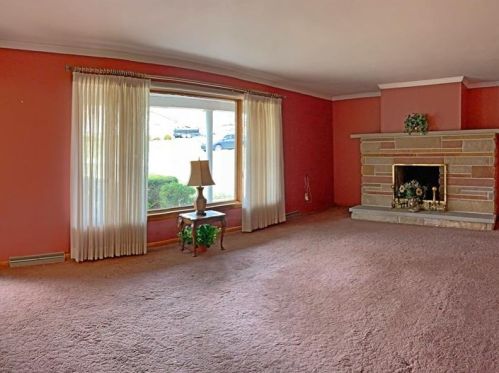301 Judy Lynn Dr, Hermitage, PA 16121-1549
