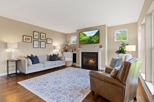 1465 Glen Oaks Ln, Thiensville WI  53092-2954 exterior