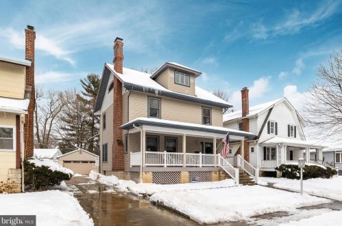 211 Elm Ave, Riverton, NJ 08077-1215