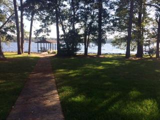 2428 Edgewater Dr, Niceville, FL 32578-2305