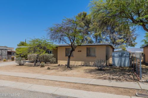 3011 Marc Dr, Tucson, AZ 85730-1800