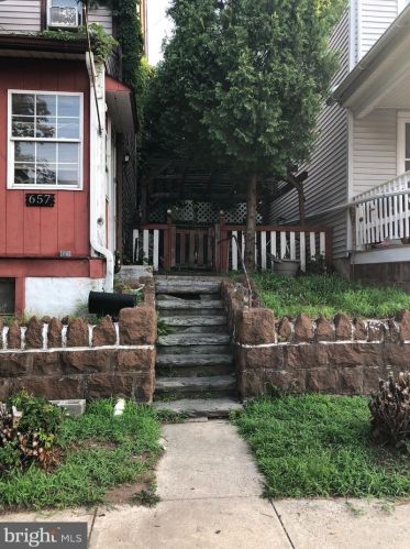 657 Walnut St, Pottstown PA  19464-5744 exterior