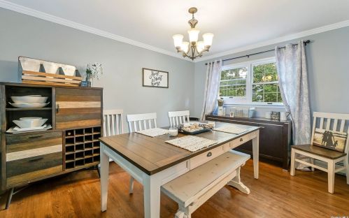 92 Tyler Ave, Scotts Beach NY  11789-2637 exterior