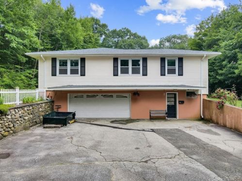 2 Blueberry Hill Rd, Waterbury, CT 06704-2101