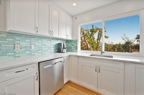 215 Robinwood Cir, Sanibel FL  33957-5722 exterior