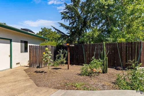 1205 Marwen Dr, Ukiah CA  95482-5634 exterior
