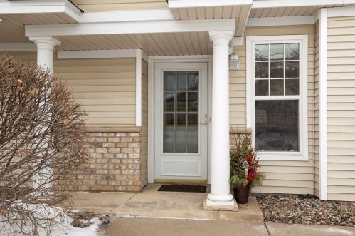468 Hickory Ln, Saint Paul, MN 55128-7037