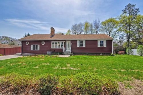 97 Court St, Mansfield, MA 02048-2305