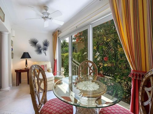 265 5th Ave, Naples, FL 34102-6501