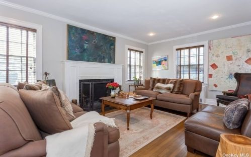 970 Allen Ln, Woodsburgh NY  11598-1705 exterior