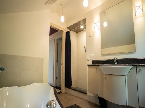 1044 Plain Rd, Hinsdale NH  03451-2150 exterior