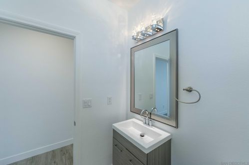 227 Calle Del Sol, Vista CA  92083-3624 exterior