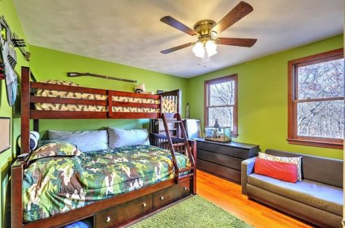 130 Pound Rd, Cumberland RI  02864-2704 exterior