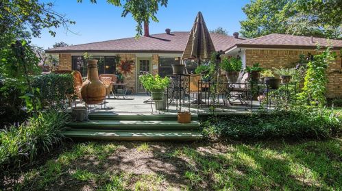 3848 Rolling Mdw Dr, Bedford TX  76021-2640 exterior