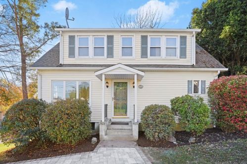 31 Hickory St, Bridgeport, CT 06610-1769