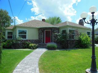 650 Grove St, Bishop, CA 93514-2514