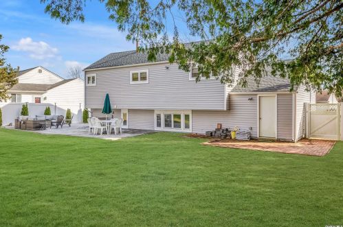 36 Wren Ct, Northport NY  11768-3344 exterior