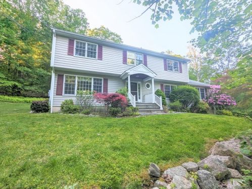 42 Ridge Tree Ln, Stamford, CT 06903-2827