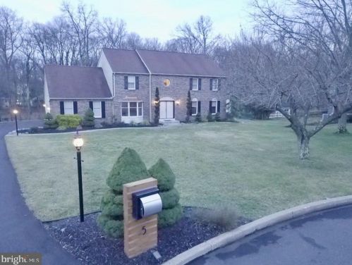 5 Duke Ln, Prospectville, PA 19002-1522