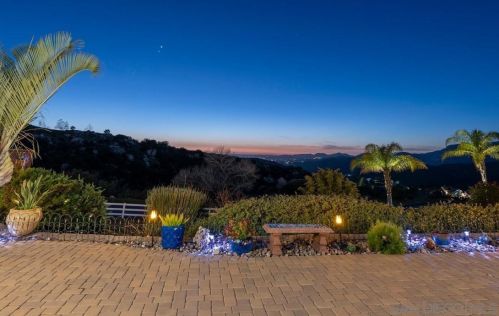 550 Old Stagecoach Run, Alpine CA  91901-1478 exterior