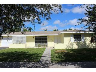 9841 Colonial Dr, Miami, FL 33157-3348