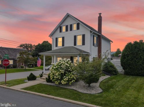 4 Fairview Ave, Wind Gap, PA 18091-1224