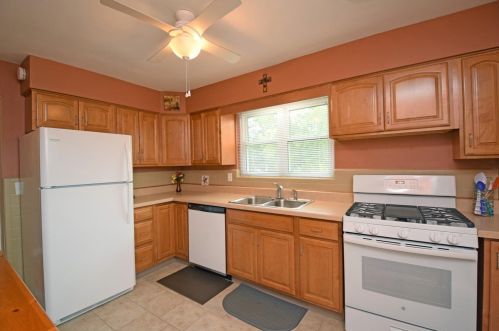 2415 Beechmont Ave, Cincinnati OH 45230-2030 exterior