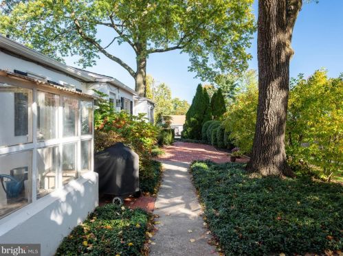 1606 Windybush Rd, Wilmington DE  19810-4442 exterior