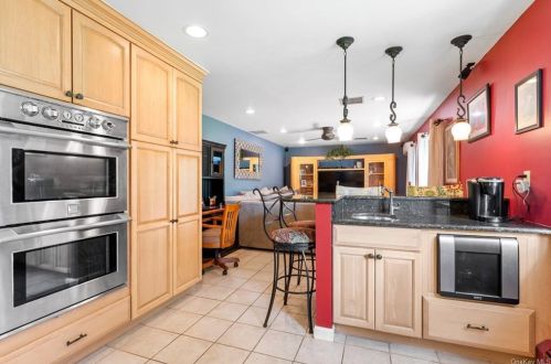 8 Old Cross Rd, Warwick, NY 10990-2905