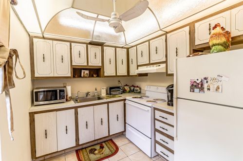953 Flanders T, Delray Beach, FL 33484-5360