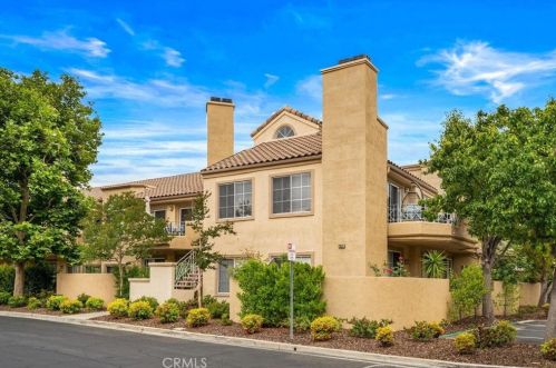 23621 Del Monte Dr, Santa Clarita CA  91355-3384 exterior