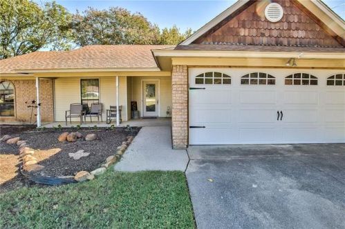 3032 Oak Valley Dr, Bedford, TX 76021-3431