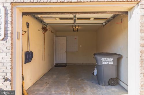 13046 Terminal Way, Woodbridge VA  22193-6116 exterior