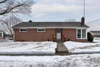 23 Glendale St, Hanover, PA 17331-2816