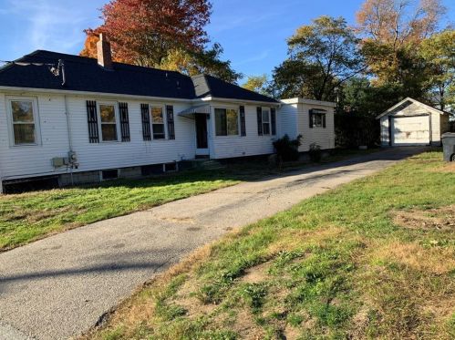17 Bellevue Ave, Warwick, RI 02888-5007