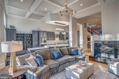 18285 Mullfield Village Ter, Leesburg VA  20176-7466 exterior