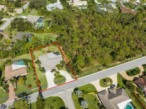 1905 Imperial Golf Course Blvd, Naples FL  34110-1007 exterior