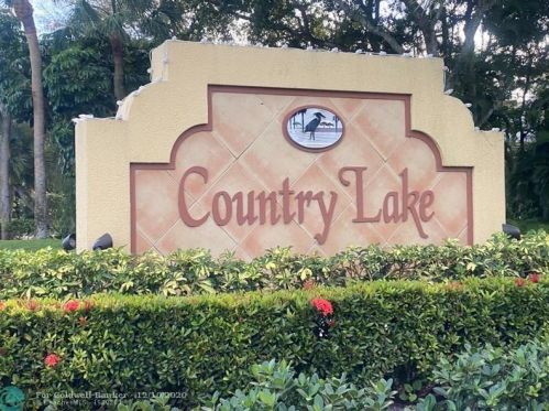 5249 Jog Ln, Delray Beach, FL 33484-6652