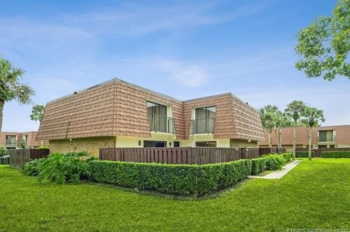 2974 Sunset Trace Cir, Palm City, FL 34990-2627