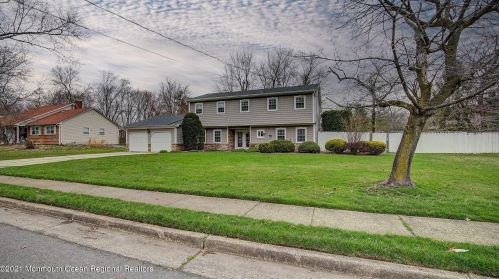 4 Sudbury Rd, Morganville, NJ 07751-1316