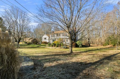 46 Copper Kettle Rd, Bridgeport, CT 06611-5061
