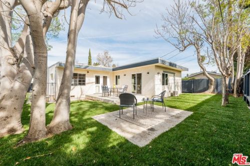 18004 Collins St, Van Nuys CA 91316-1032 exterior