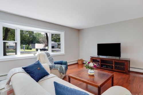 45 Sherman Rd, Glastonbury CT  06033-2911 exterior