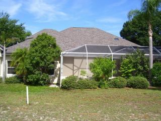 2005 London Town Ln, Titusville, FL 32796-1037