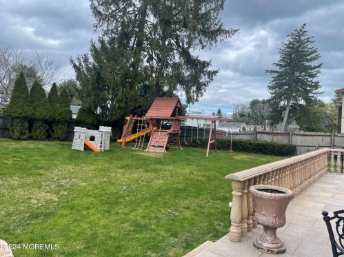 10 Alba Ln, West Long Branch, NJ 07764-1200