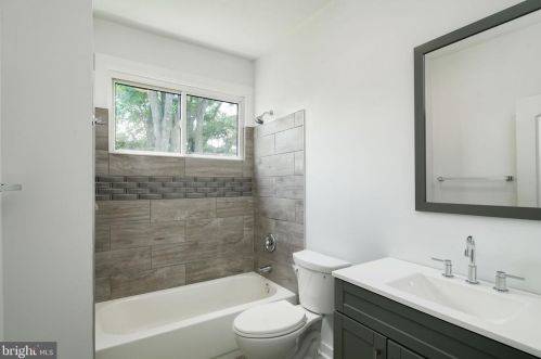 210 Market St, Gloucester NJ  08030-1907 exterior