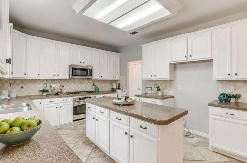 1005 Tanglewood Ln, Lewisville TX  75028-8234 exterior