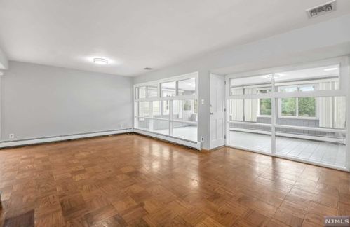 836 Norgate Dr, Ridgewood NJ  07450-2116 exterior